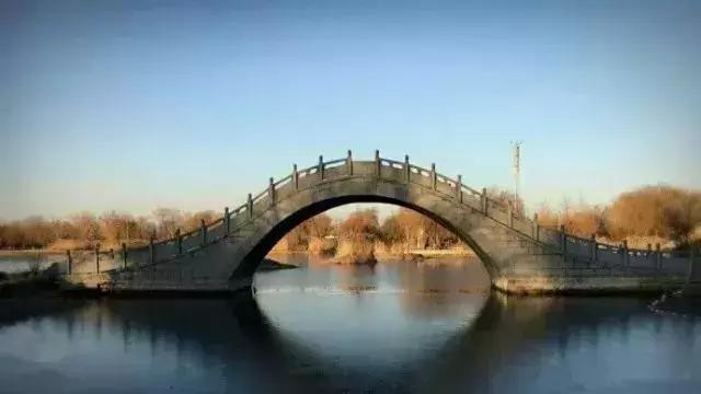 冬季山东山泉水最美最有韵味？济南山泉水美？泰山上下一片银白？