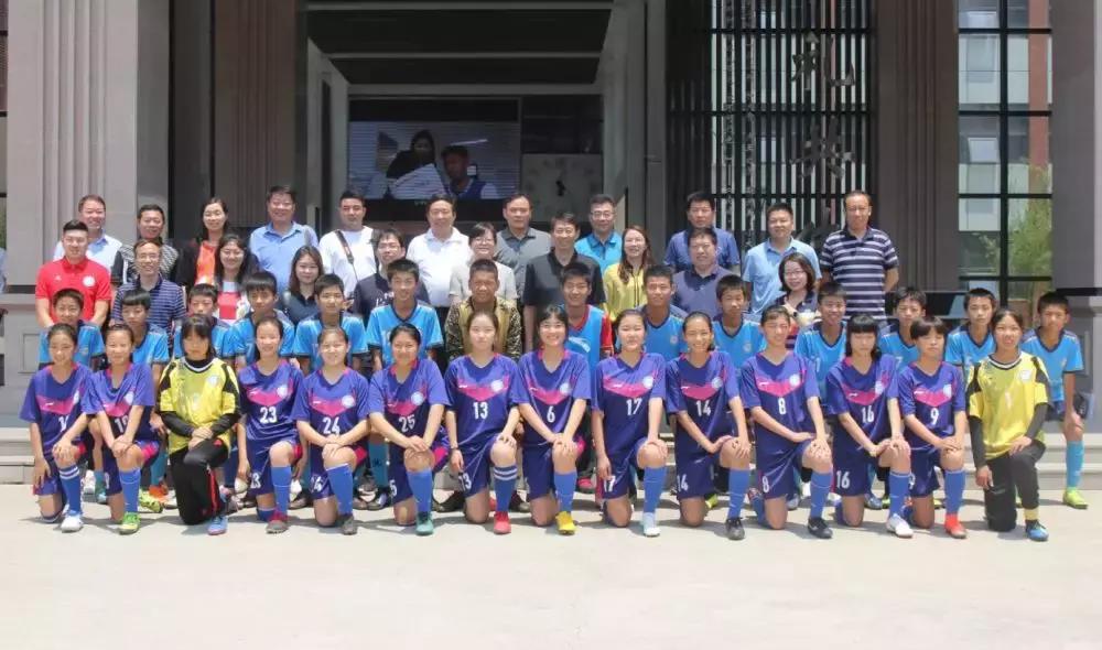 中国媒体团考察,探访全国足球特色学校