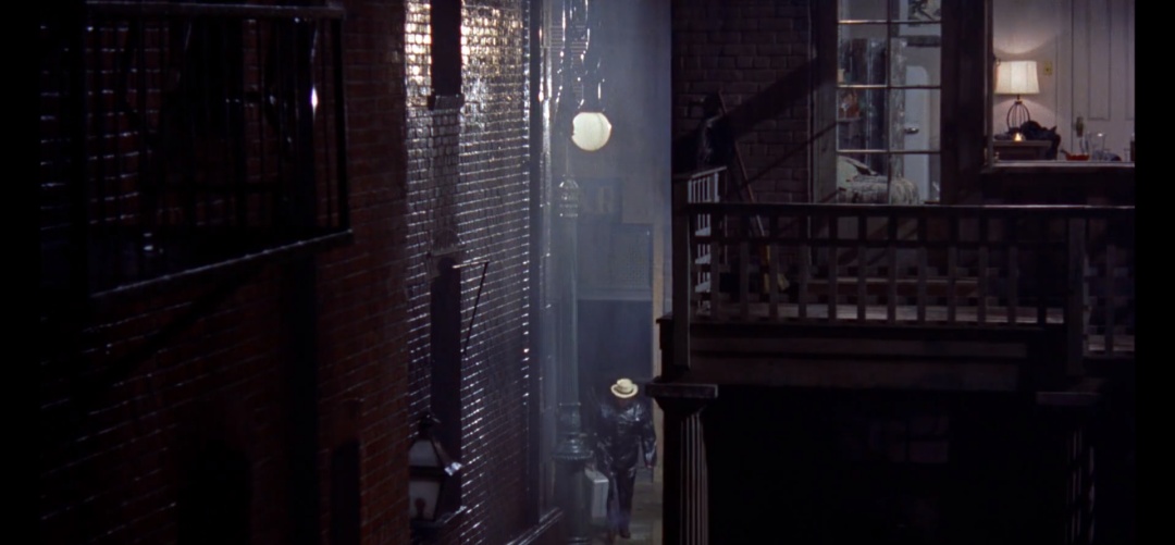 希区柯克经典电影后窗,希区柯克后窗艺术