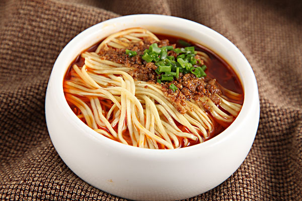 煮面条软塌佗成一团？只需6个小技巧，面条劲道爽滑，家人超爱吃