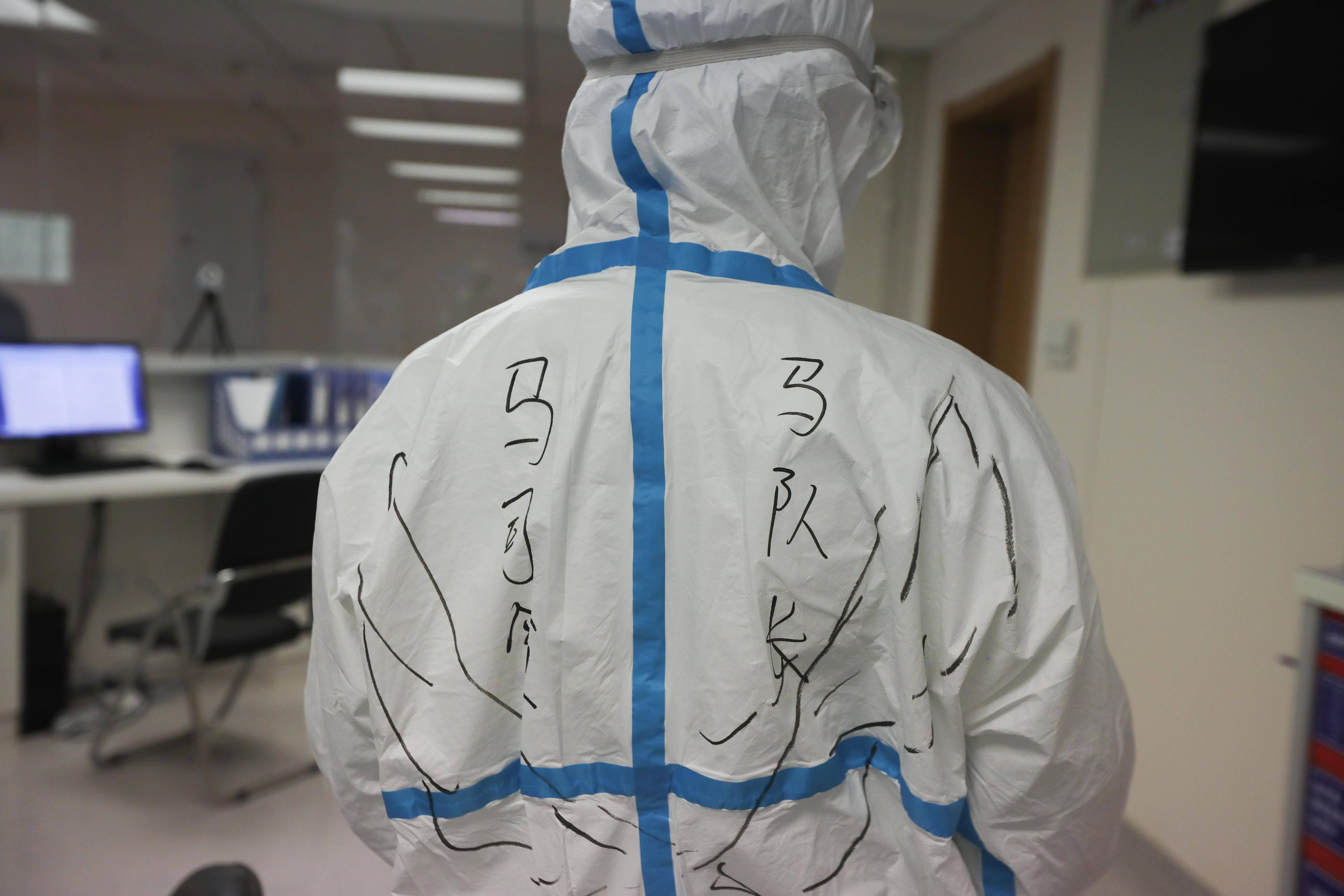 白衣作战袍，用爱守护“宁”