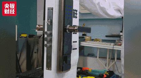 这样的智能门锁你还敢用吗,很多种智能门锁到底哪一种好使