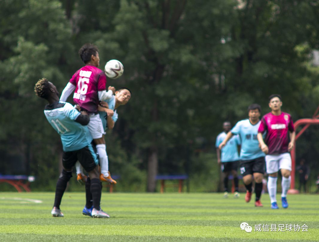 三市镇的足球比赛,我县首次举办全国县域足球赛事