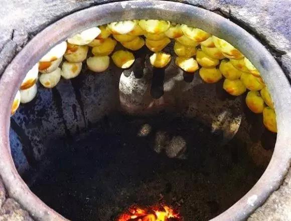 *疆新**也有很多“奇葩”的食物，有的看到反胃，有的念念不忘