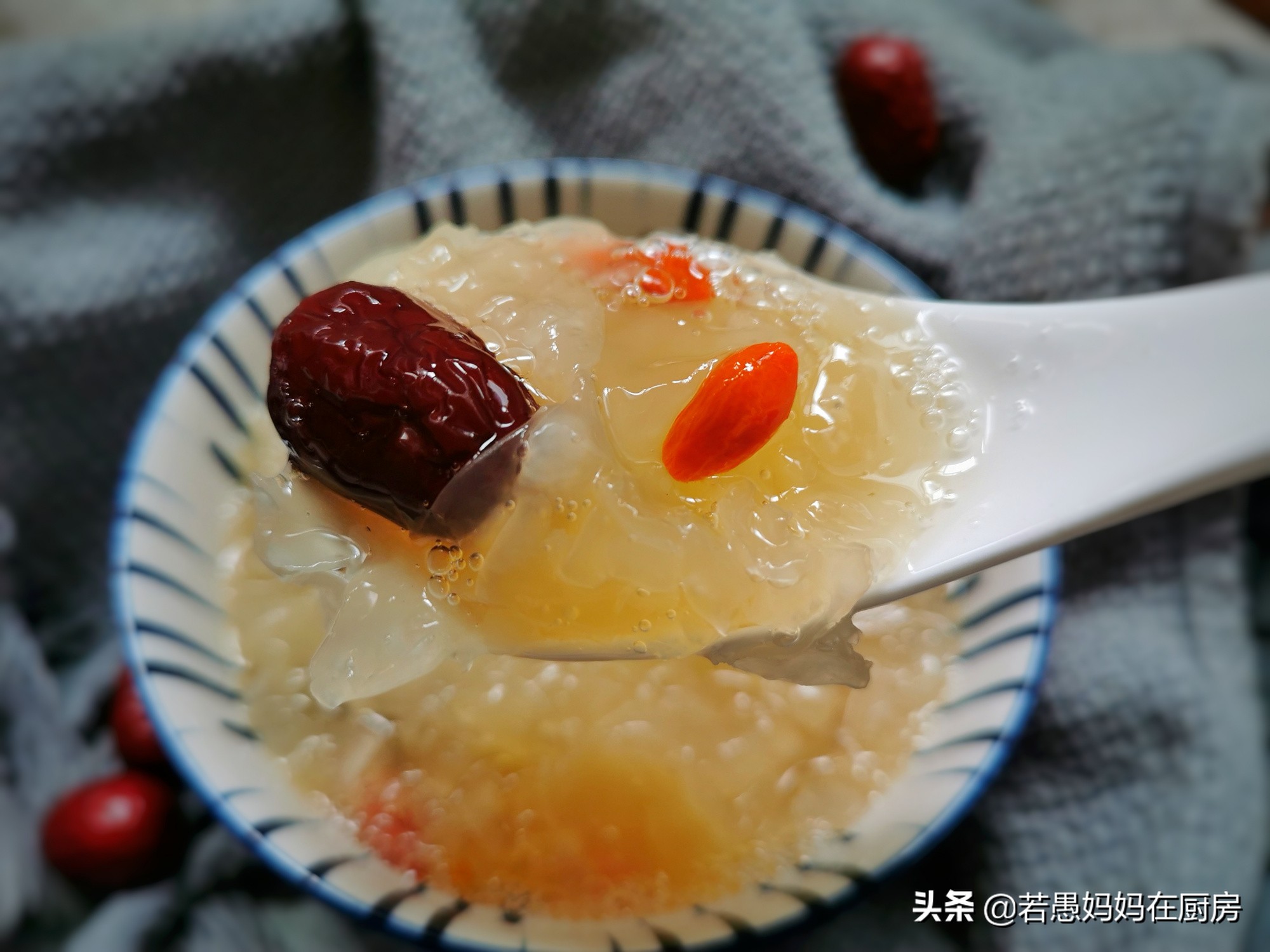 煮银耳溢出来怎么办,煮银耳不让白色泡沫溢出来