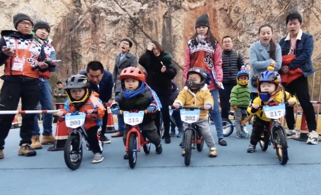 南京汤山哪里可以玩皮划艇,汤山矿坑公园三叠湖皮划艇