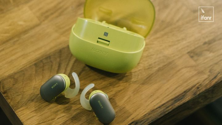 索尼wf-sp800n评测,索尼wf-sp900耳机佩戴