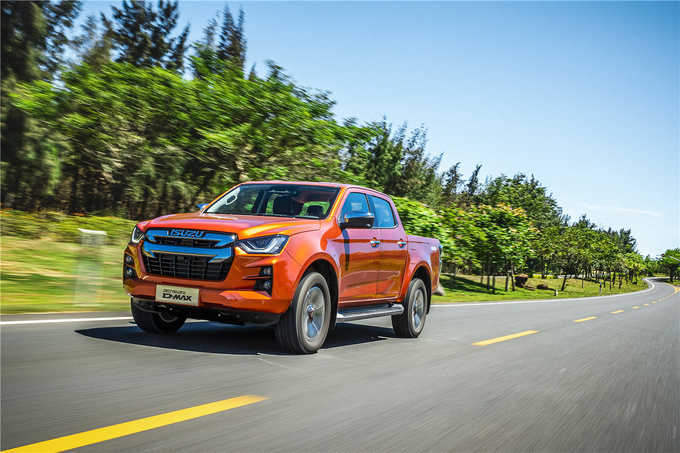 五十铃dmax是进口发动机吗,五十铃d-max对比大通皮卡