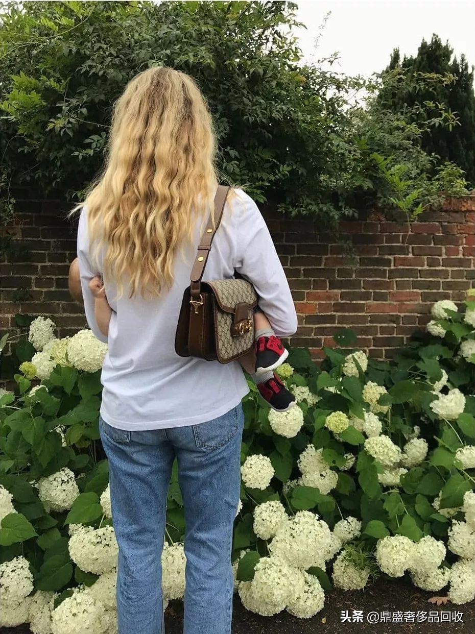 gucci1955马衔扣系列经典重塑,gucci1955马衔扣包复古又时髦