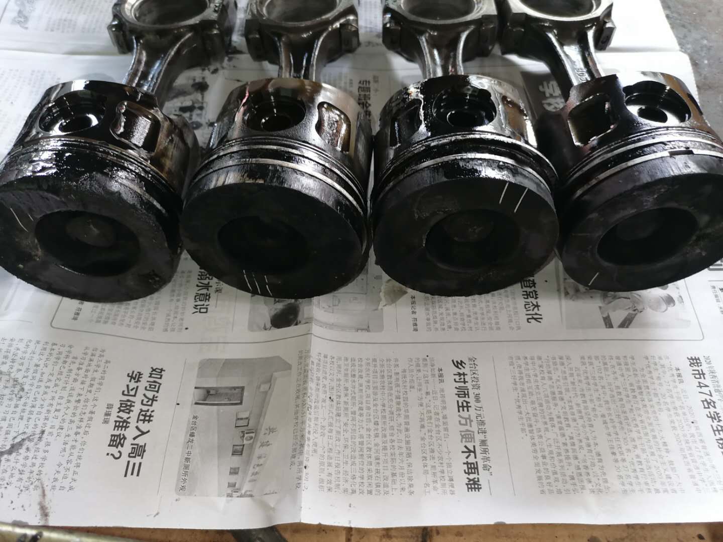 发动机冒白烟蓝烟烧机油,尾气大量冒蓝烟要不要大修发动机