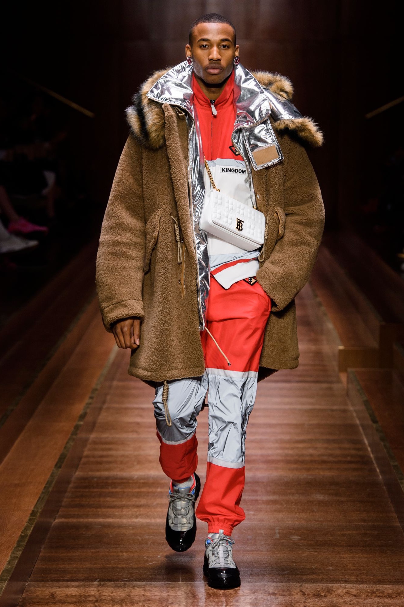 2020秋冬最流行的什么颜色的包包,2021秋冬包包流行款式