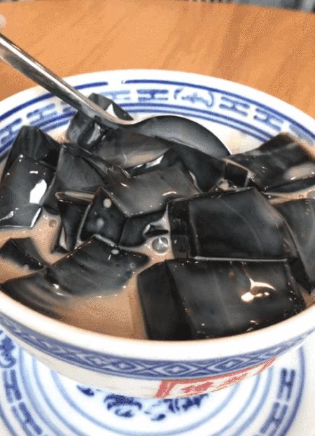 吃甜品就吃老字号龟苓膏,龟苓膏和甜品哪个好吃