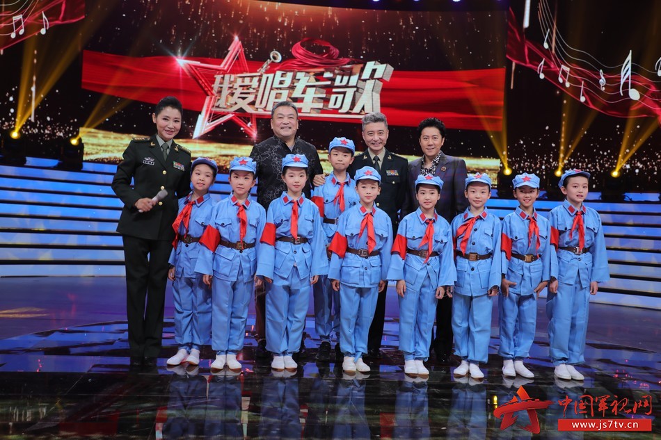 唱响军歌并讲述军歌背后的故事,讲述军歌背后的故事