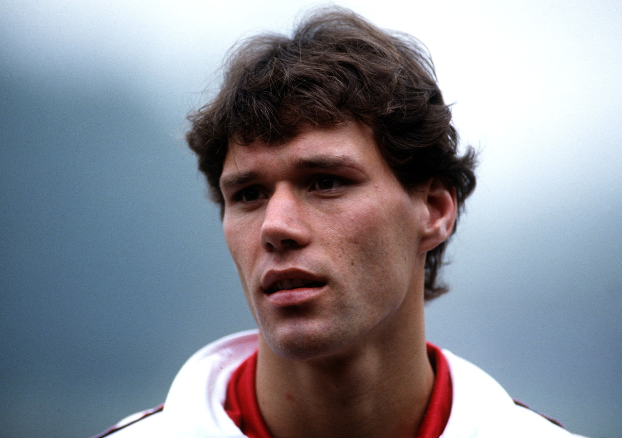 马克范巴斯滕,米兰荷兰三剑客之范巴斯滕