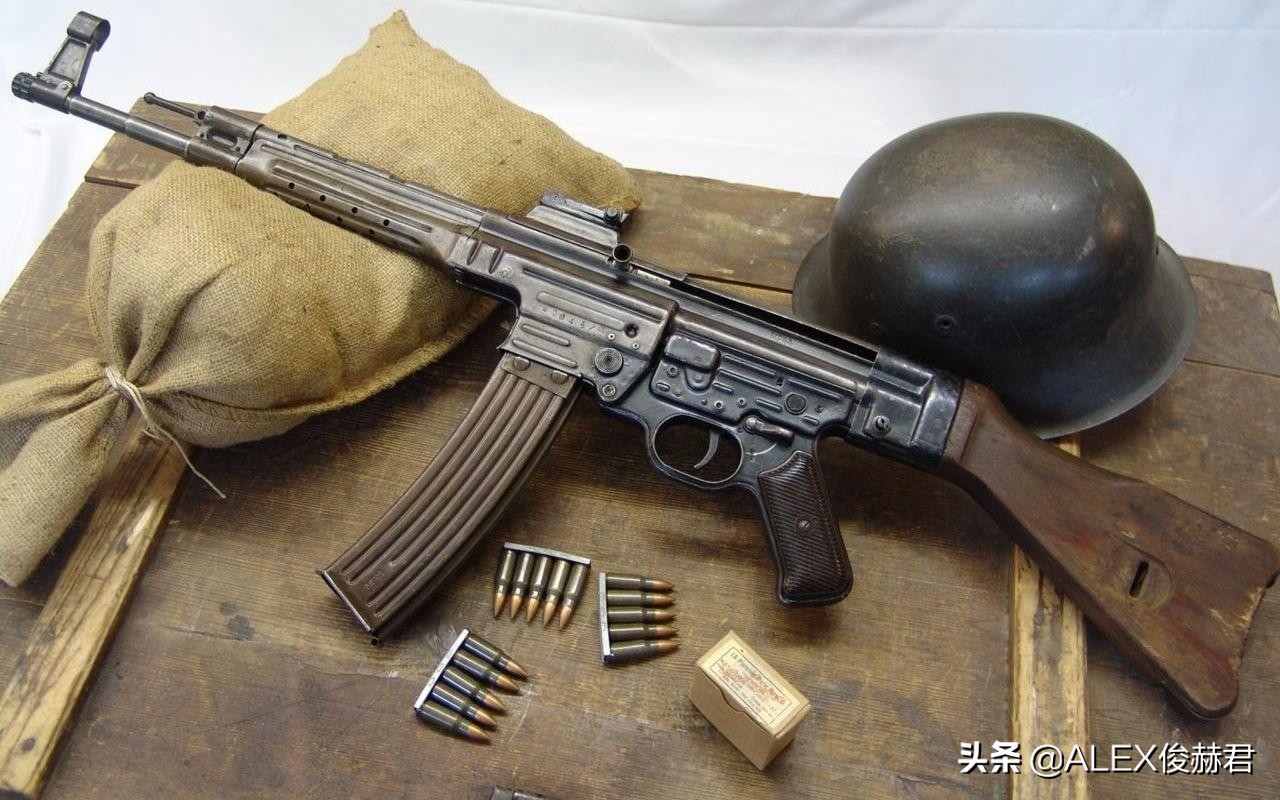 火力凶猛的冲锋枪：为何现代*队军**步兵班不再用，因为“天生”弱点