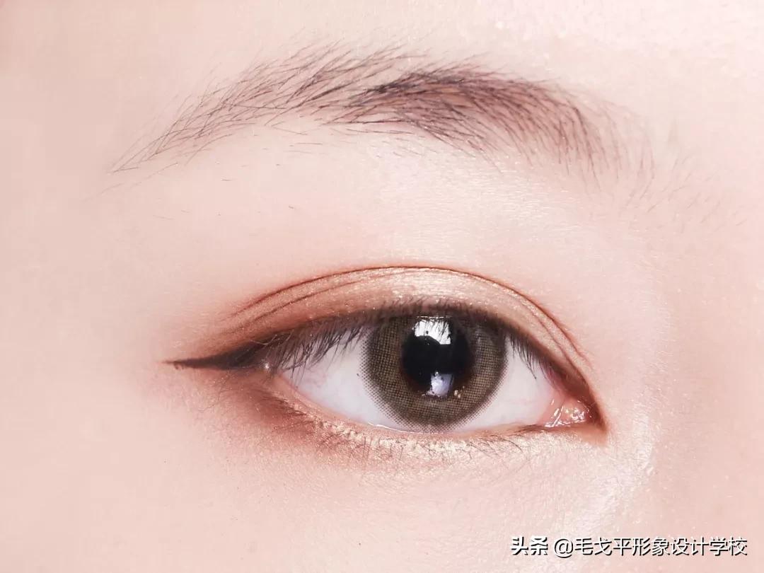 日常眼妆这样画自然清爽更耐看,日常眼妆小技巧三步轻松搞定眼妆