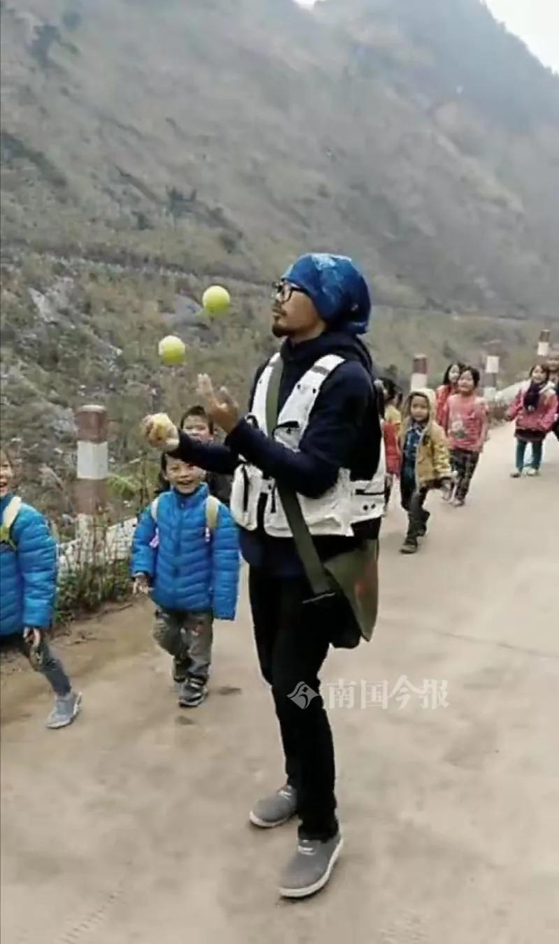给学生买卫生巾上生理课的男老师在快手上火了!他说:广西山区孩子还需这些东西