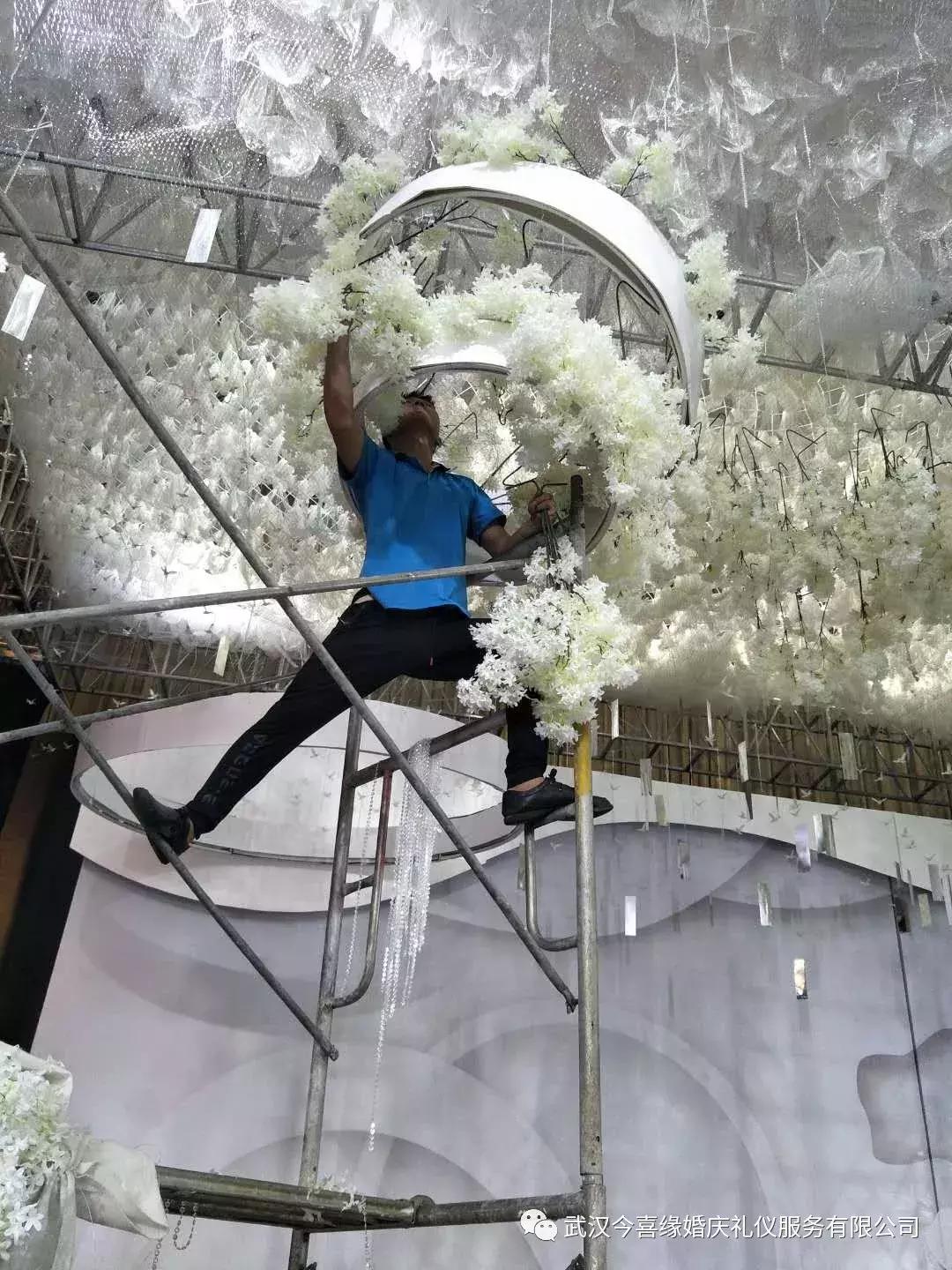 法式白绿色草坪婚礼布置,白绿色系婚礼调色教程