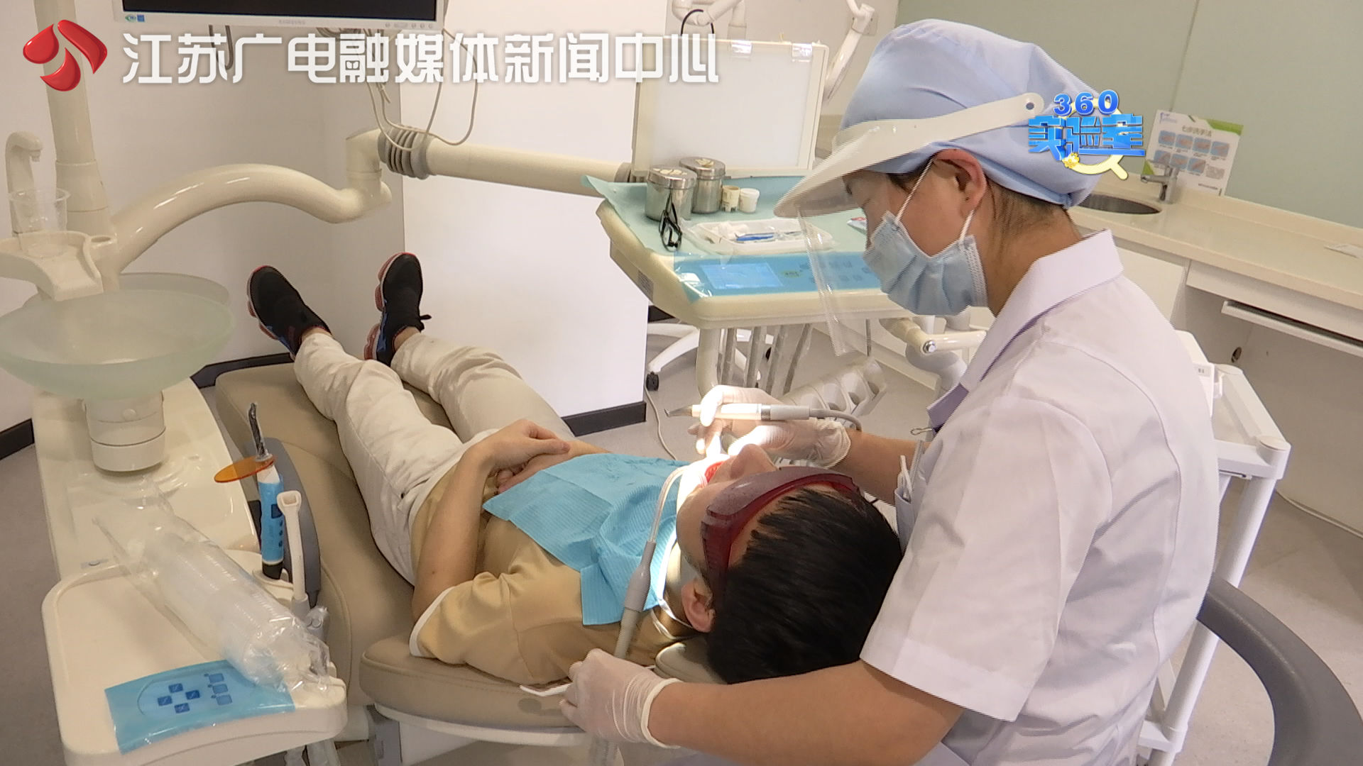 七天实测！“网红”牙贴、牙素、美白笔，真有这么神奇吗？