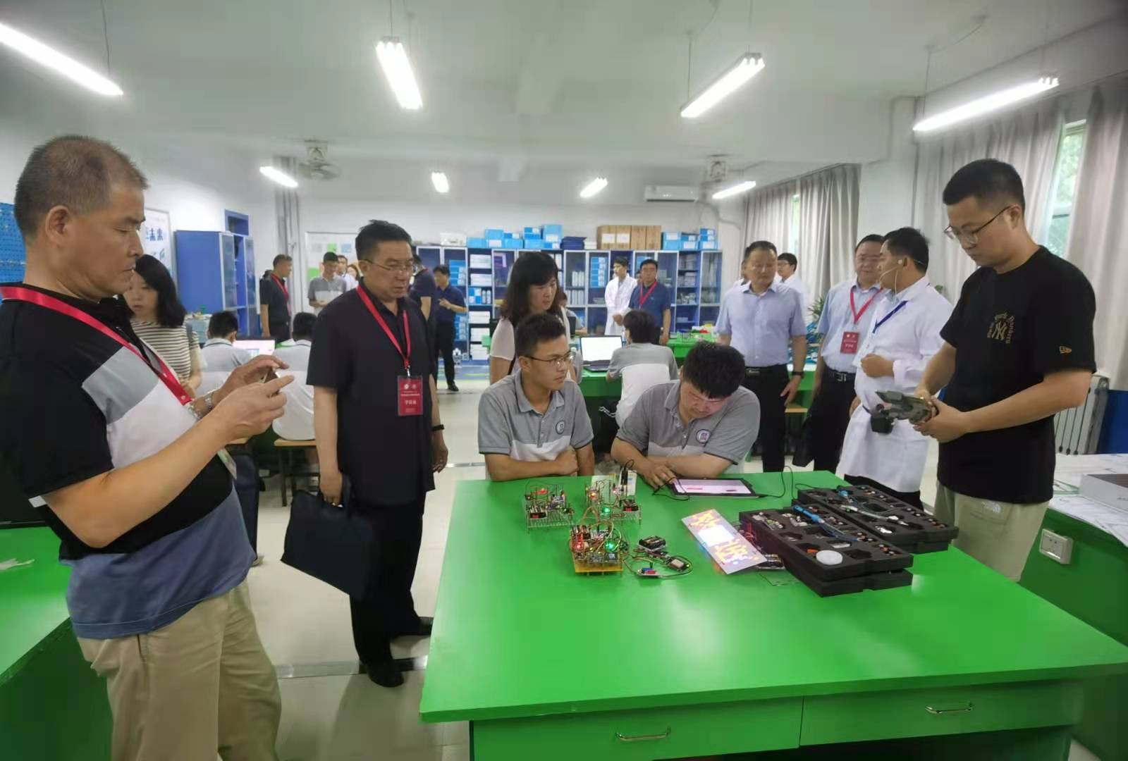 教育局局长天团来访局长点赞长安一中:“这是我心目中的中学”