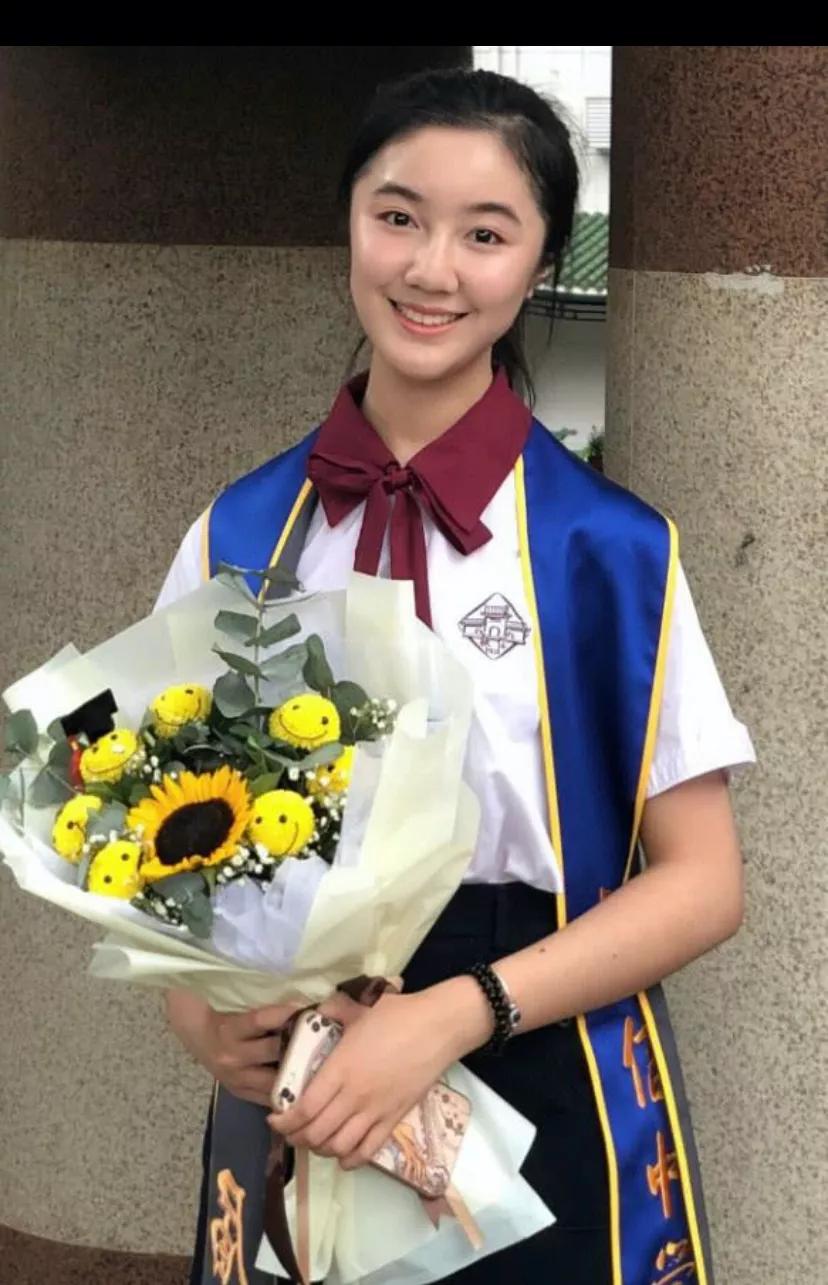 还记得“点读机女孩”吗？8岁走红，13岁被网暴，如今长成这样