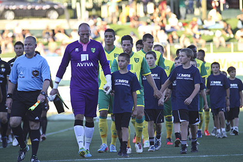 足球比赛中的球童是怎么选出来的,为什么要带球童入场