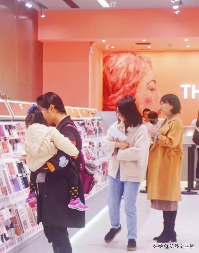 超强彩妆王国登陆长沙！带你一秒变身调色师