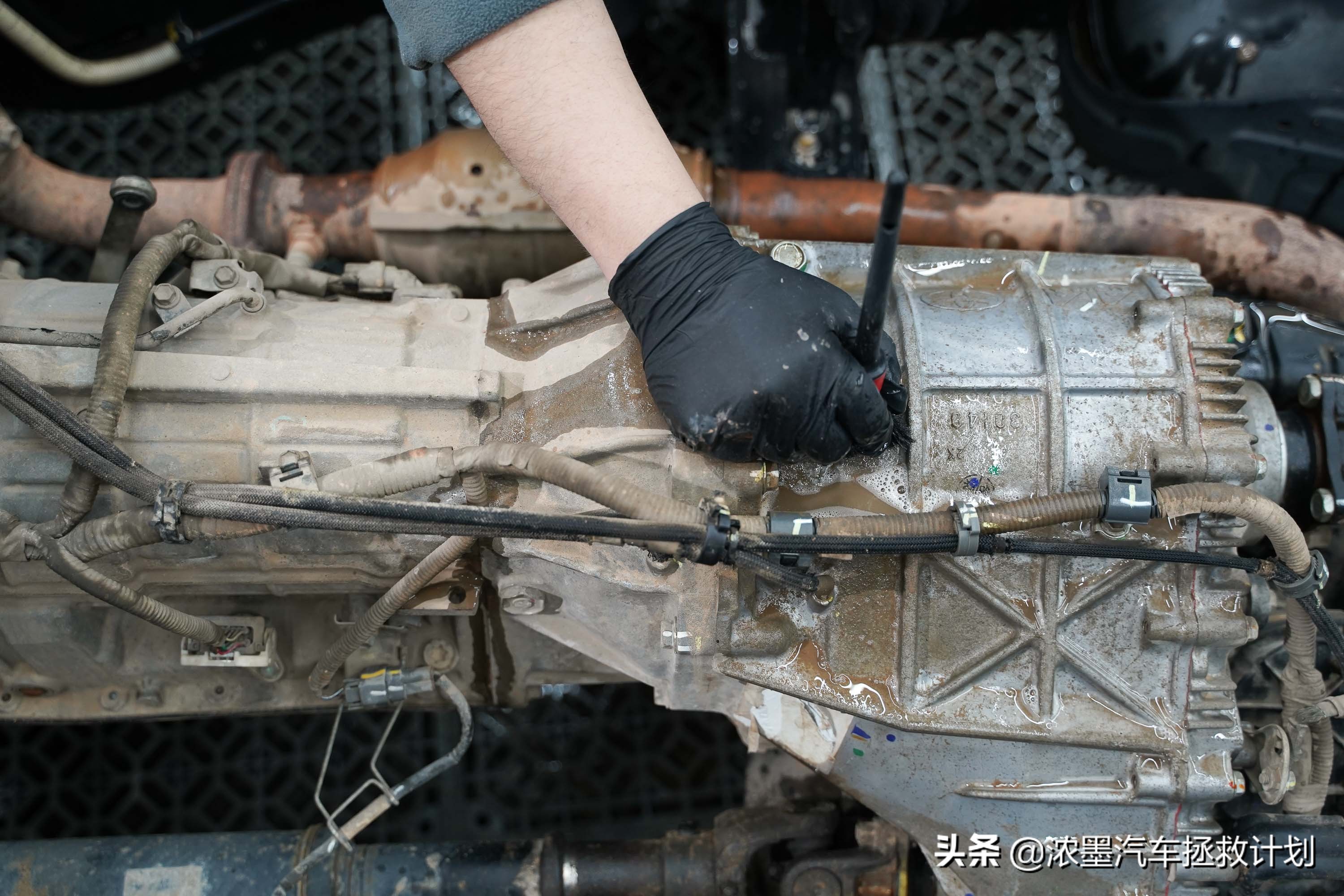 丰田霸道酷路泽带你翻山越岭,丰田兰德酷路泽低速4驱越野模式