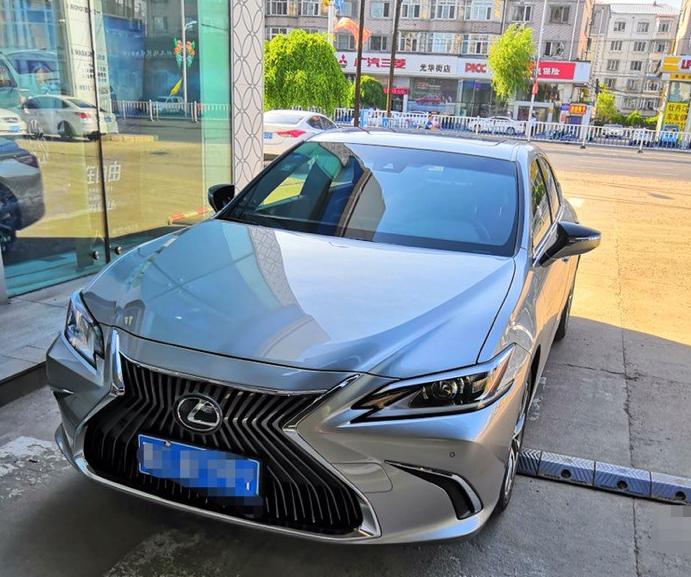 29万“低配”的雷克萨斯ES200值吗？车主开半年后，一肚子话要说