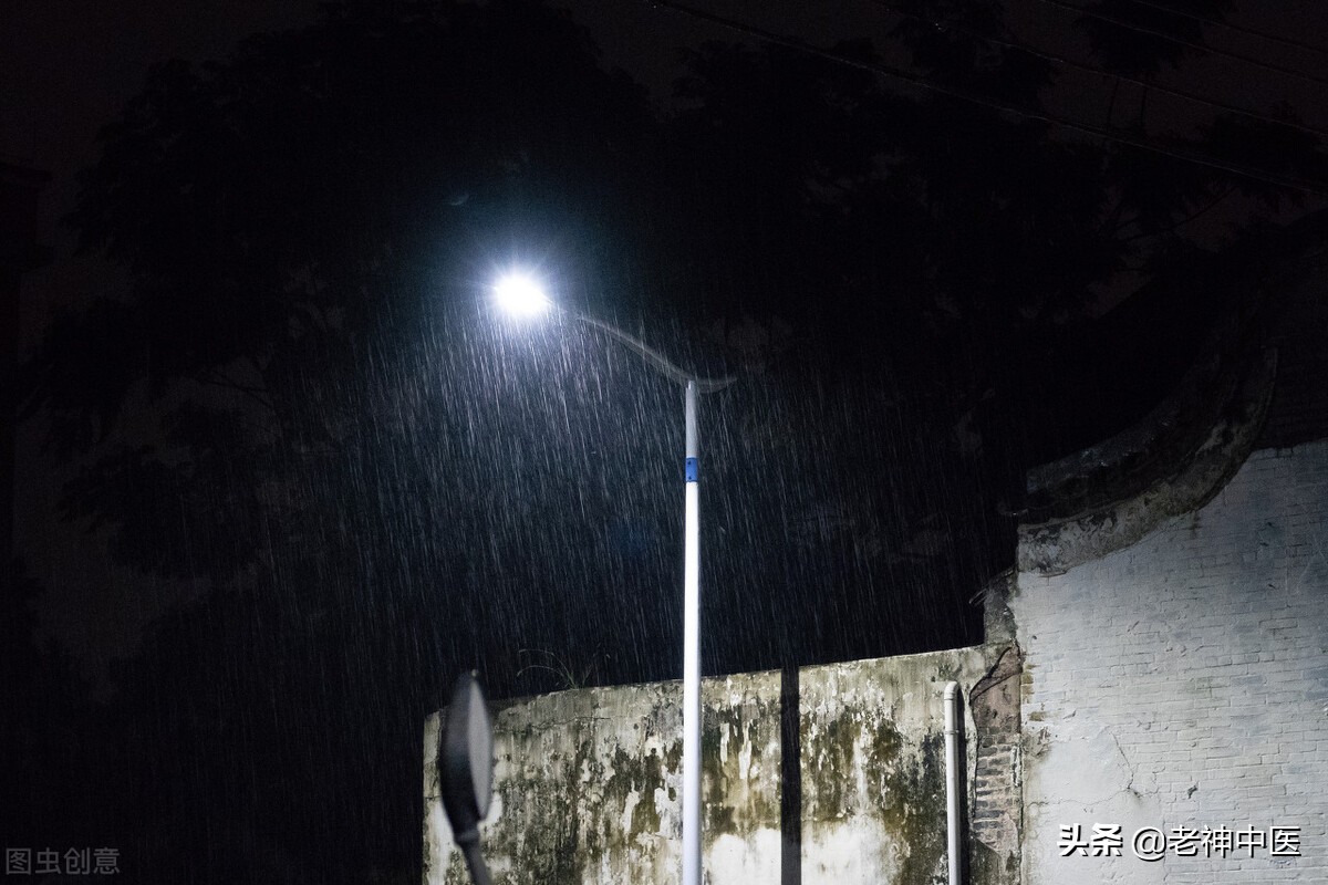 小儿肺炎治疗三天后突然发烧,孩子肺炎咳嗽厉害中药怎么治