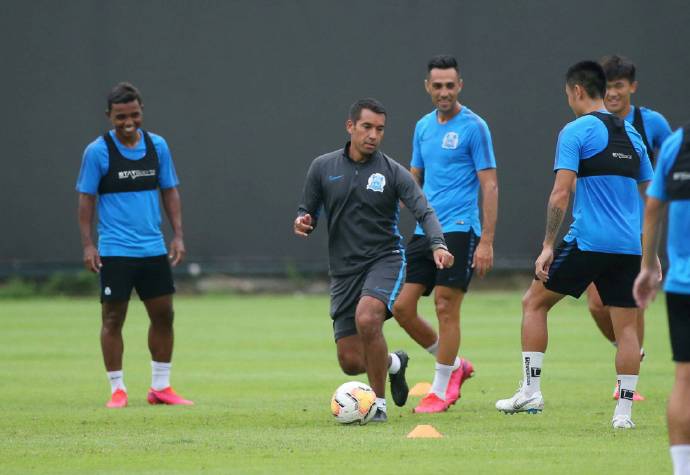 肖智在新赛季若成功留队广州富力，35岁的他还能获得主力的位置吗