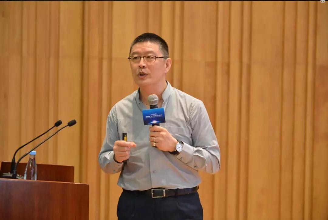 李忠:用钢笔记录粉笔