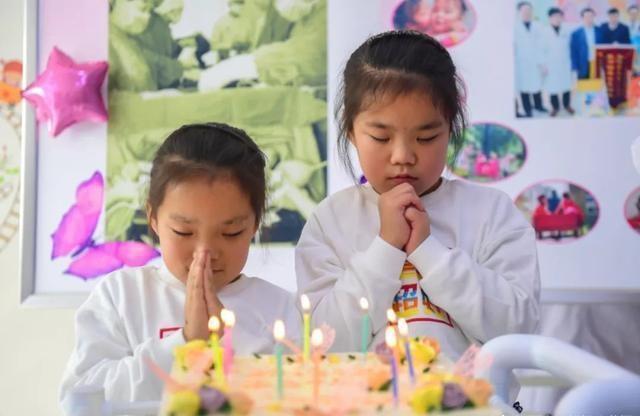 国内首例连体双胞胎,坐骨连体双胞胎女孩现状