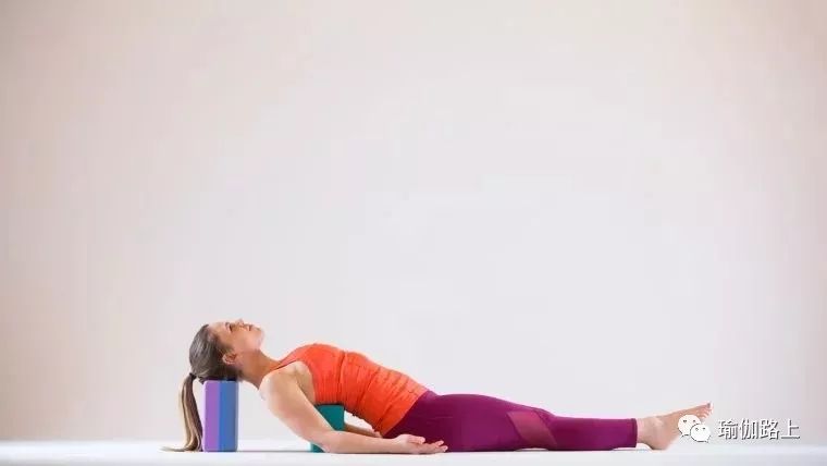 跑步拉伸防止僵硬,跑步小腿僵硬怎么拉伸