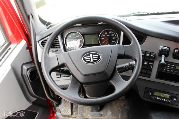 乘龙h5v4x2港口牵引车,豪沃tx-4x2港口牵引车