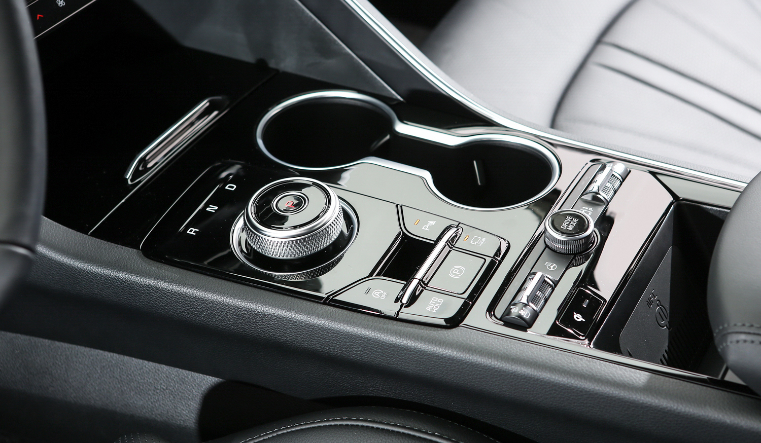 全新起亚k5高颜值运动帅气真香,起亚k5是b级车吗