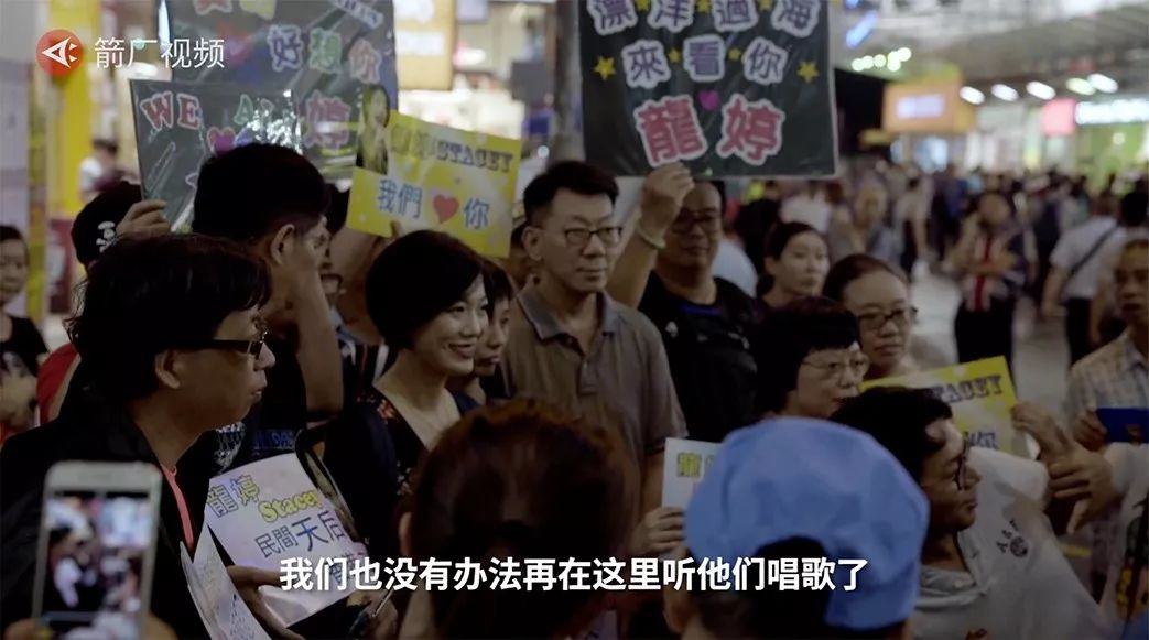 香港街头唱歌的女人姓名,香港东北女人公园唱歌
