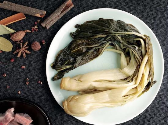 70岁老人卖泡菜,七十岁大爷卖酸菜