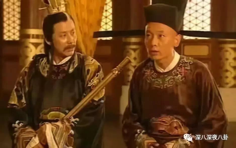 葛大爷回看以前的比赛,葛大爷下班时候的日常