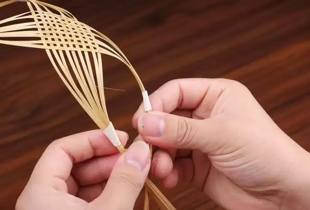 巴奴非遗竹编发簪怎么戴,简单的手工木制发簪教程