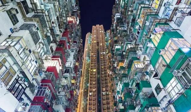 香港大部分土地空置，全民挤在6.9%空间里，难怪房价这么高