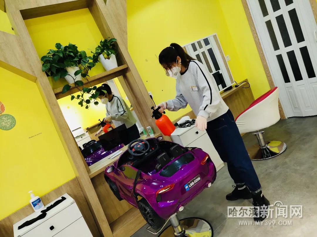 哈尔滨市大型商场复工+防疫“标配”外还做了不少“加分项”丨消杀再、“测温神器”减少顾客等待……