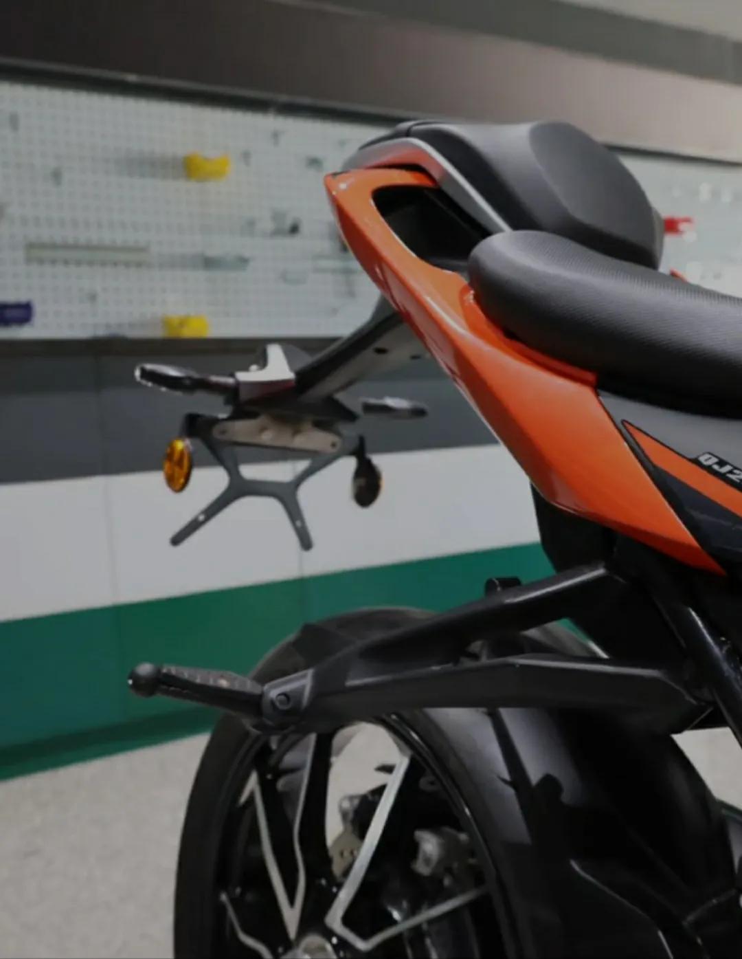 qjmotor赛250新车售价,qjmotor赛250青春版是单摇臂吗