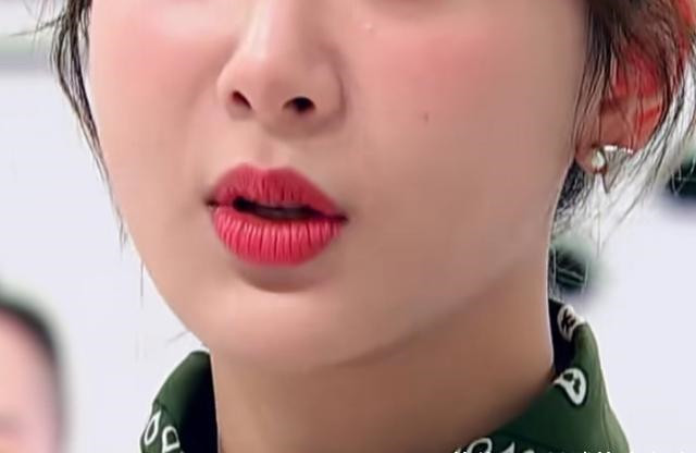 再昂贵的口红也只是点缀,遮盖深唇纹最好的口红