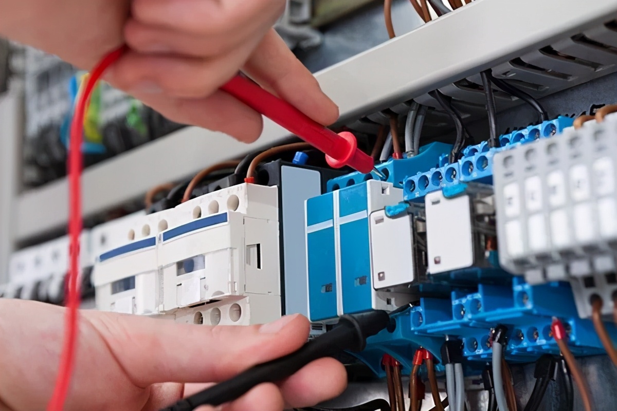 为了防止触电采取哪些安全措施,为了避免触电伤害应遵循的原则是