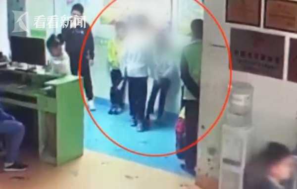 8岁男孩校外午托班被学长踹伤，隐私部位破皮出血