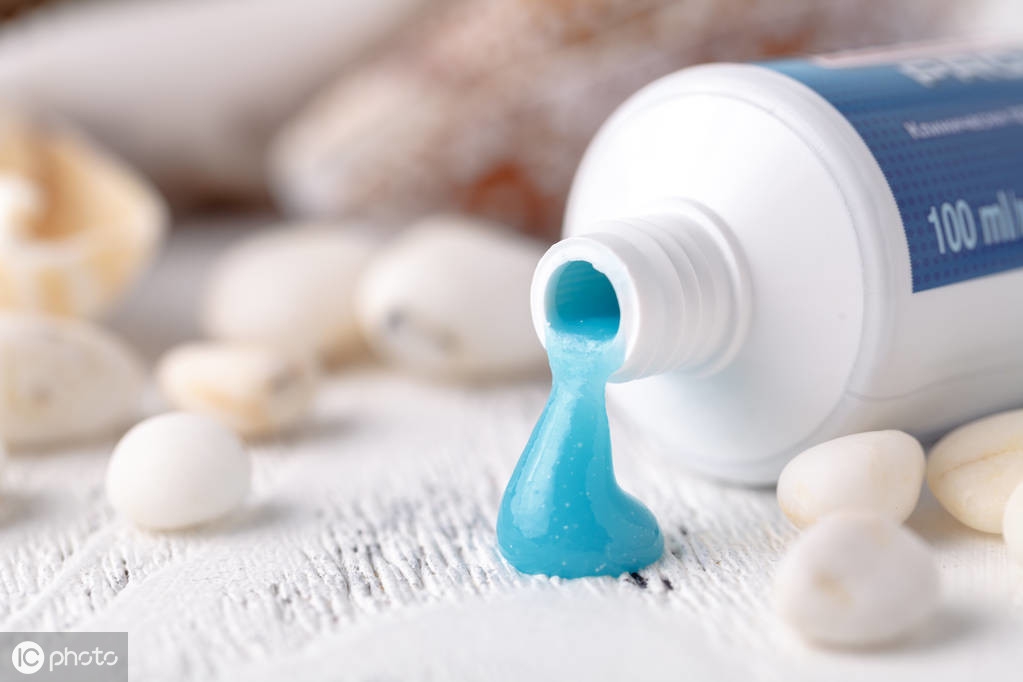 烫伤后伤口老是不愈合该怎么处理,手被烫伤起泡了然后应该怎么处理