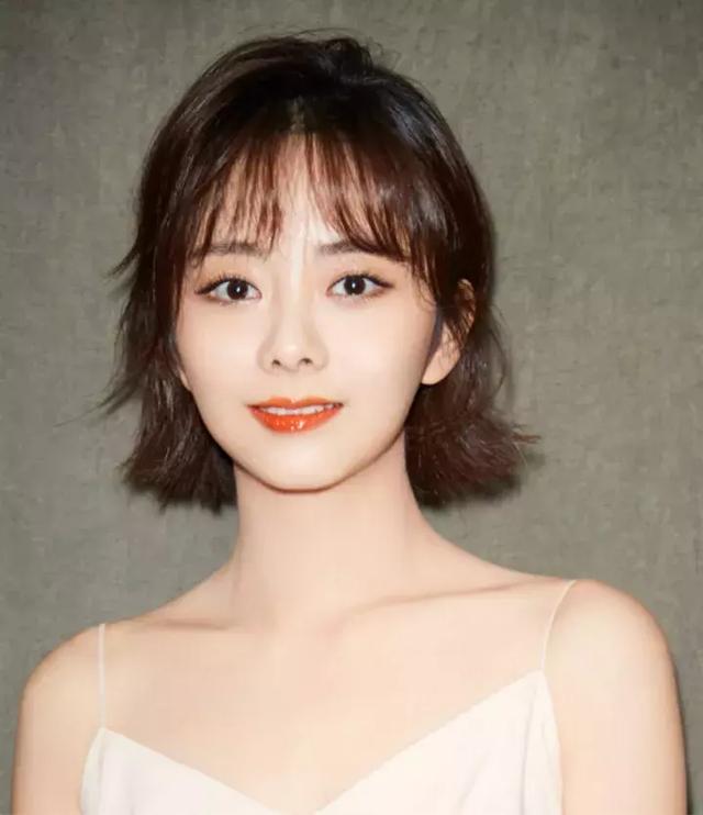 圆脸头发少又细剪什么直发好看,圆脸怎么做头发既减龄又时尚