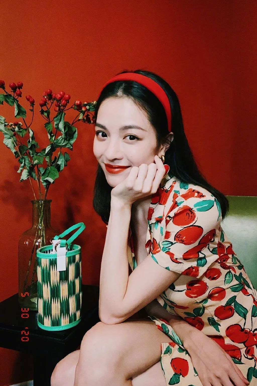 欧阳娜娜、宋妍霏都在戴的宽发带，简直是秃头女孩的救星