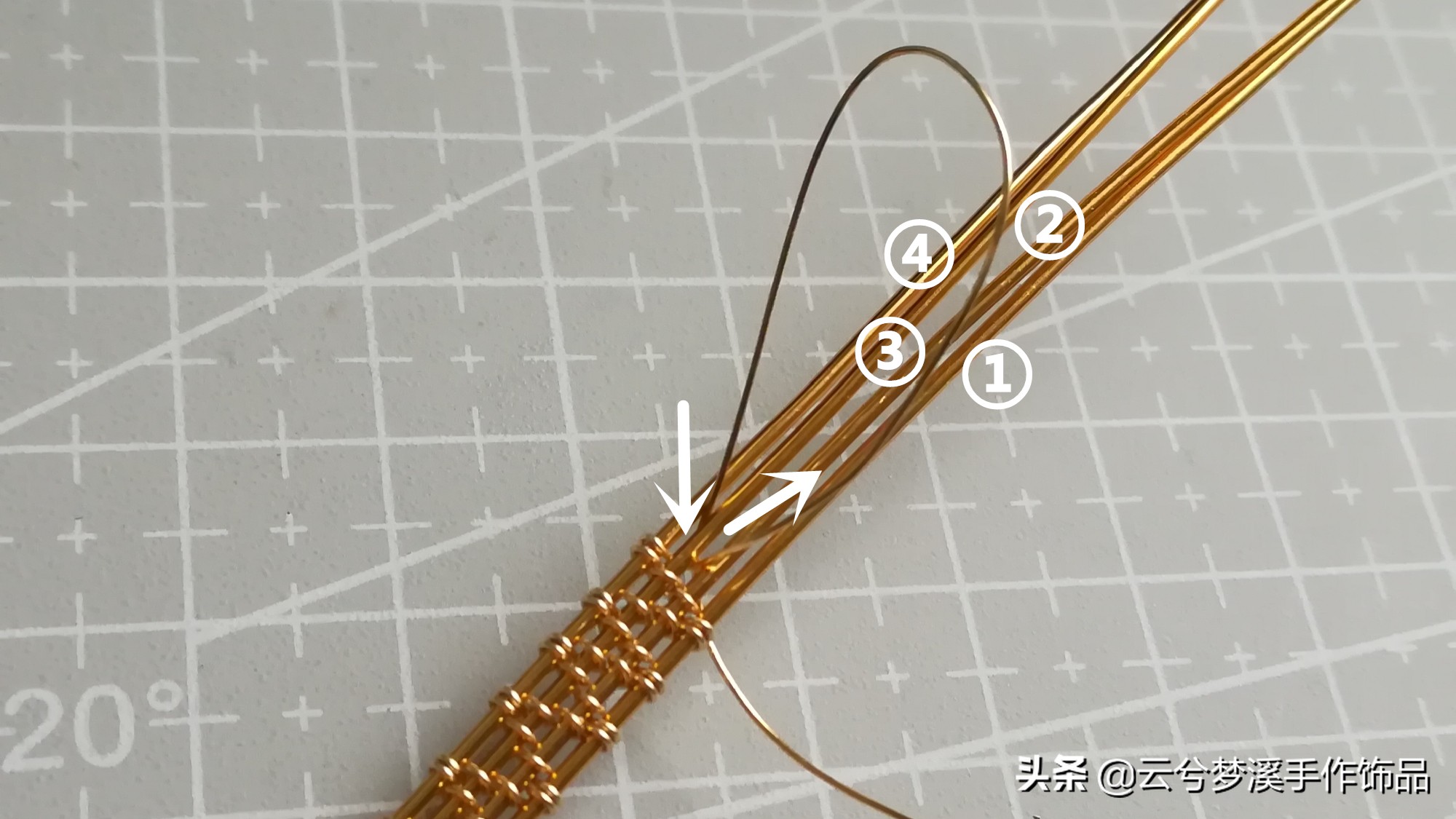 戒指最简单的绕线方法,一根扭扭棒蓝宝石戒指教程